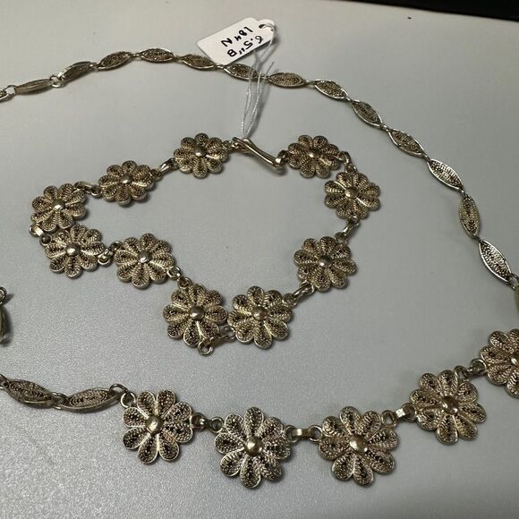 Floral filigree detailed sterling silver necklace and bracelet set! - Picture 2 of 8